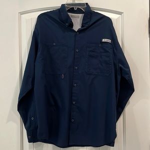 Columbia PFG OMNI-SHADE. Navy blue men’s button down sport/fishing top.